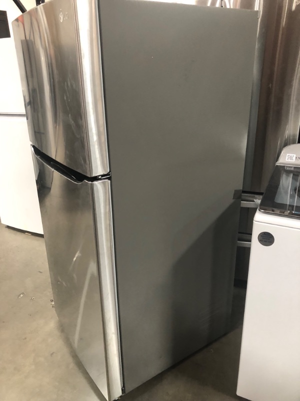 Photo 10 of LG 20.2-cu ft Top-Freezer Refrigerator (Stainless Steel) ENERGY STAR