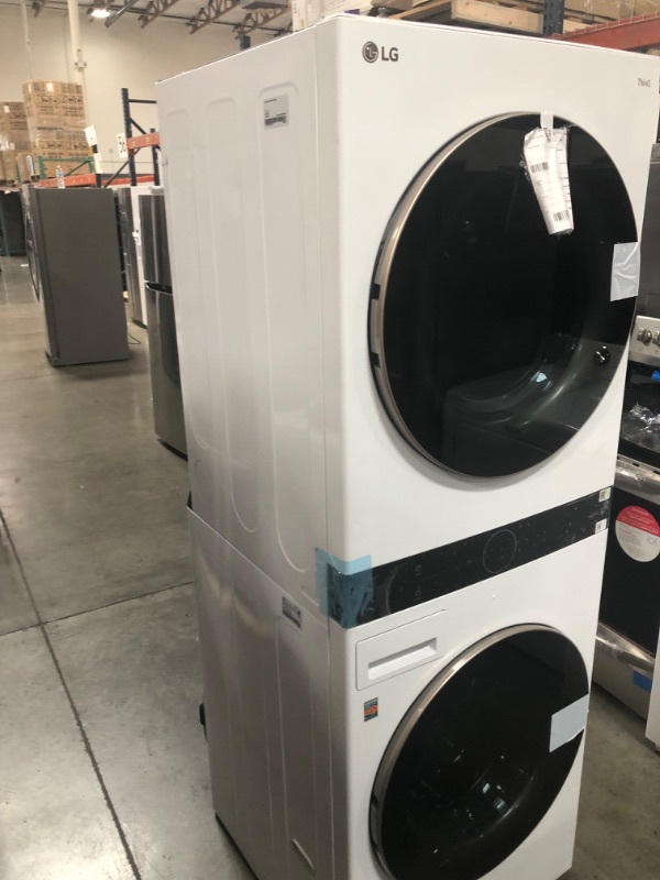 Photo 4 of LG WashTower Electric Stacked Laundry Center with 4.5-cu ft Washer and 7.4-cu ft Dryer (ENERGY STAR)