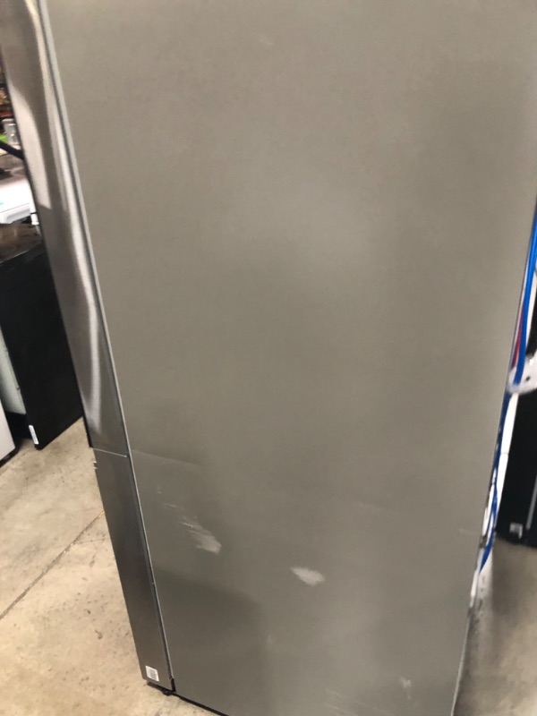 Photo 8 of LG InstaView Craft Ice 27.1-cu ft Smart Side-by-Side Refrigerator with Dual Ice Maker