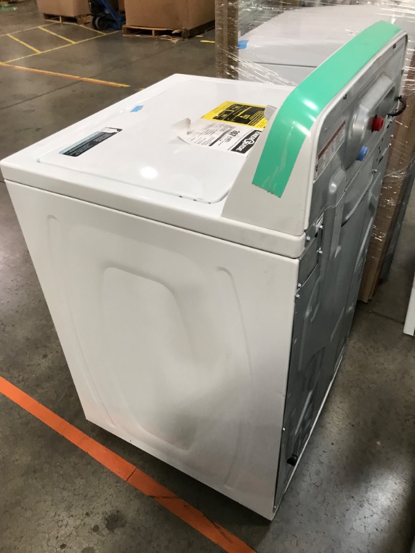 Photo 3 of Amana 3.8-cu ft High Efficiency Agitator Top-Load Washer (White)
