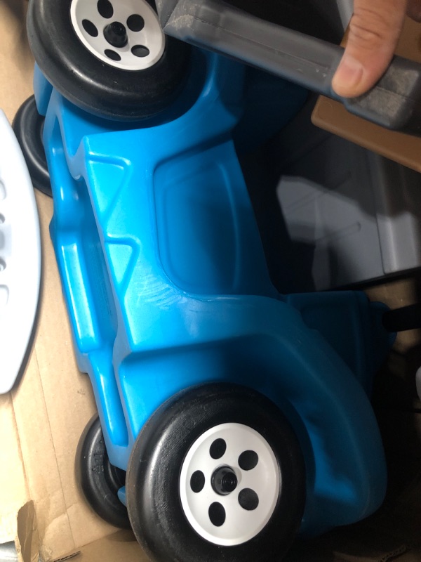 Photo 2 of *REVIEW PHOTOS** CHILDRENS TOY WITH CAR AND TRACK LARGE PLASTIC TOY UKNOWN BRAND