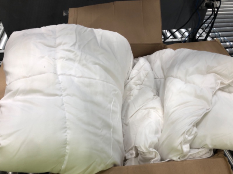 Photo 1 of Amazon Basics Down Alternative Bedding Comforter Duvet Insert - Full / Queen, White, All-Season Full/Queen All-Season