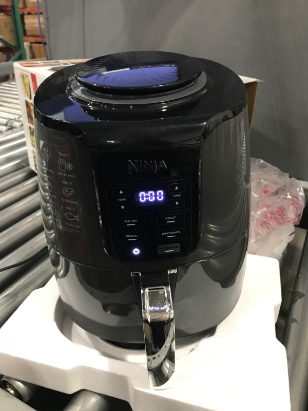 Photo 2 of **OPEN PRIOR, TESTED POWERS ON** Ninja AF101 Air Fryer that Crisps, Roasts, Reheats, & Dehydrates, Black/Grey 4 Quarts