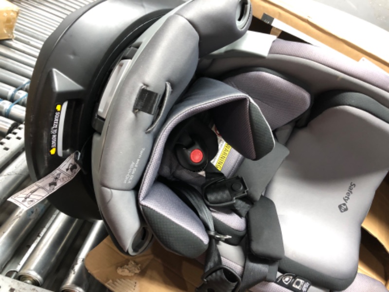 Photo 2 of ***USED AND DIRTY - SEE PICTURES***
Safety 1st Turn and Go 360 DLX Rotating All-in-One Car Seat