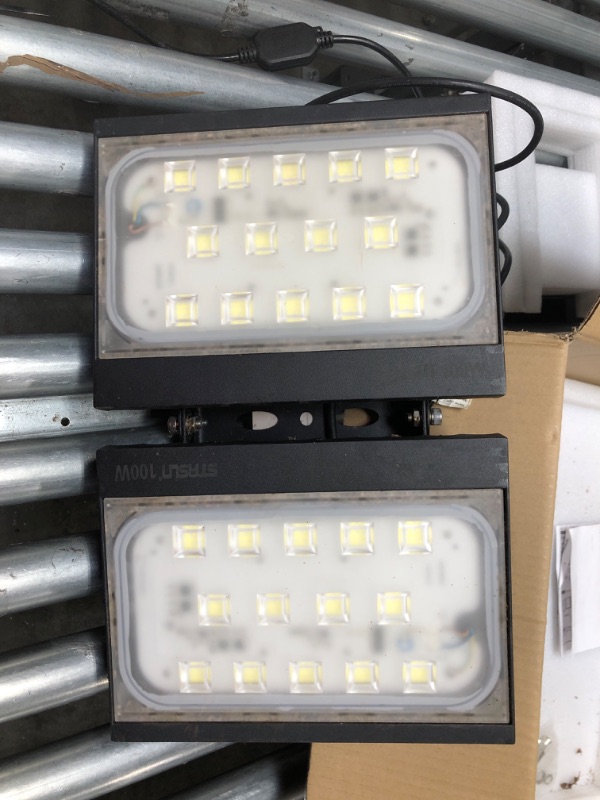 Photo 3 of ****UNABLE TO TEST******200W Dusk to Dawn LED Flood Light, STASUN 18000lm Super Bright Outdoor Lighting, 6000K Daylight White, IP66 Waterproof Wide Angle Exterior Lighting LED Security Area Light for Yard, Patio, Parking Lot 200W Dusk to Dawn Light