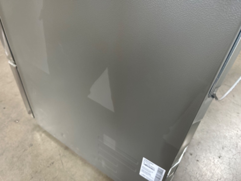 Photo 9 of LG External Water DIspenser 28.6-cu ft 4-Door French Door Refrigerator with Ice Maker (Stainless Steel) ENERGY STAR
