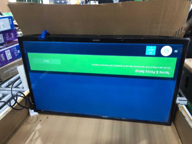 Photo 2 of SAMSUNG 32-inch Class LED Smart FHD TV 1080P (UN32N5300AFXZA, 2018 Model)