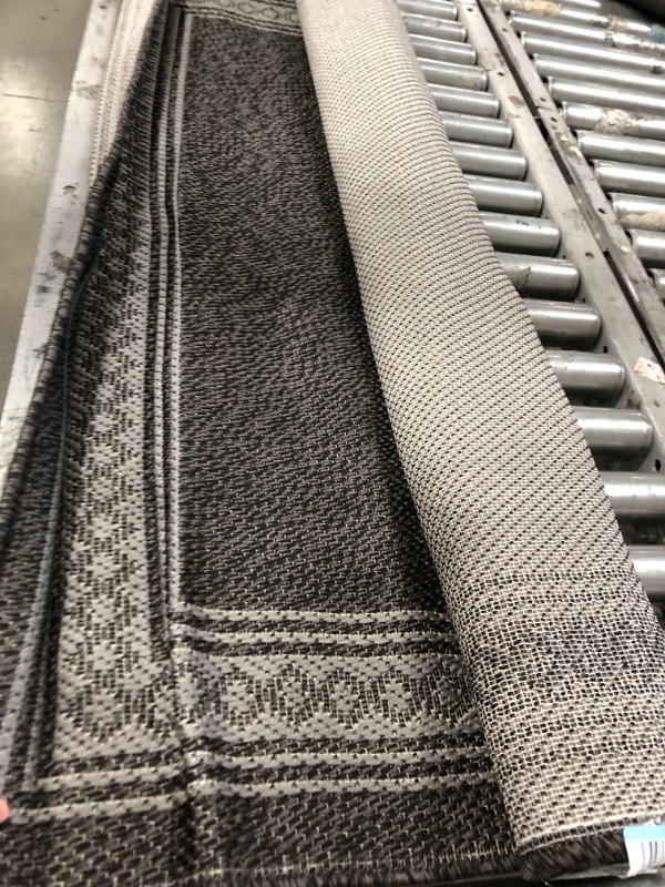 Photo 1 of 4' x 6' grey area rug 