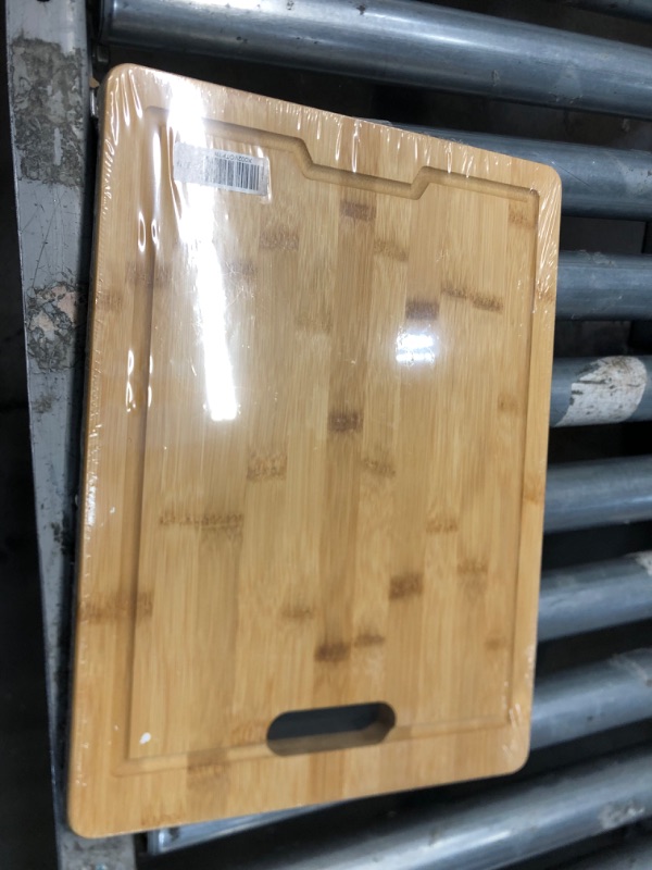 Photo 1 of 15X12 WOOD CUTTING BOARD UNBRANDED