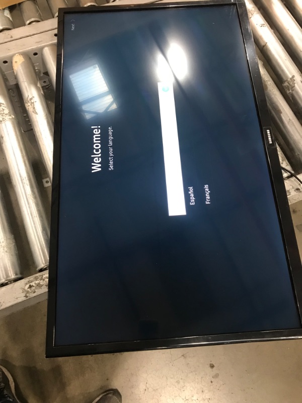 Photo 2 of SAMSUNG 32-inch Class LED Smart FHD TV 1080P (UN32N5300AFXZA, 2018 Model)