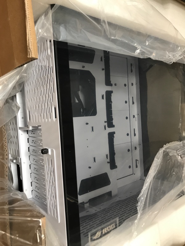 Photo 3 of Lian Li O11 Dynamic XL ROG Certified (White) ATX Full Tower Gaming Computer Case (O11D XL-W) White O11Dynamic XL Computer Case