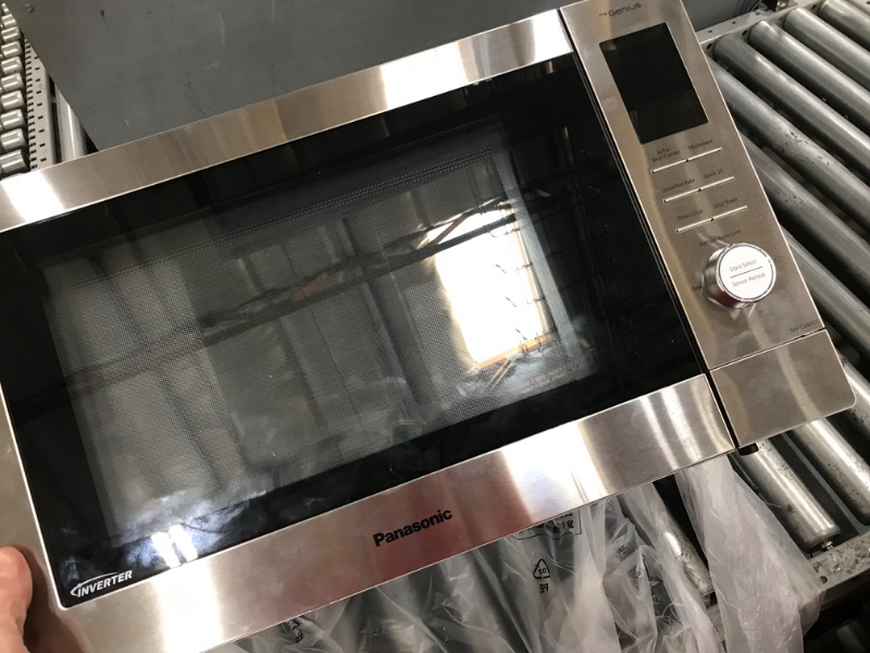 Photo 2 of ***VERY LARGE*** Panasonic HomeCHEF 4-in-1 Microwave Mulit-Oven with Air Fryer, Convection Bake, FlashXpress Broiler, Inverter 17.7"D x 22"W x 13.5"H