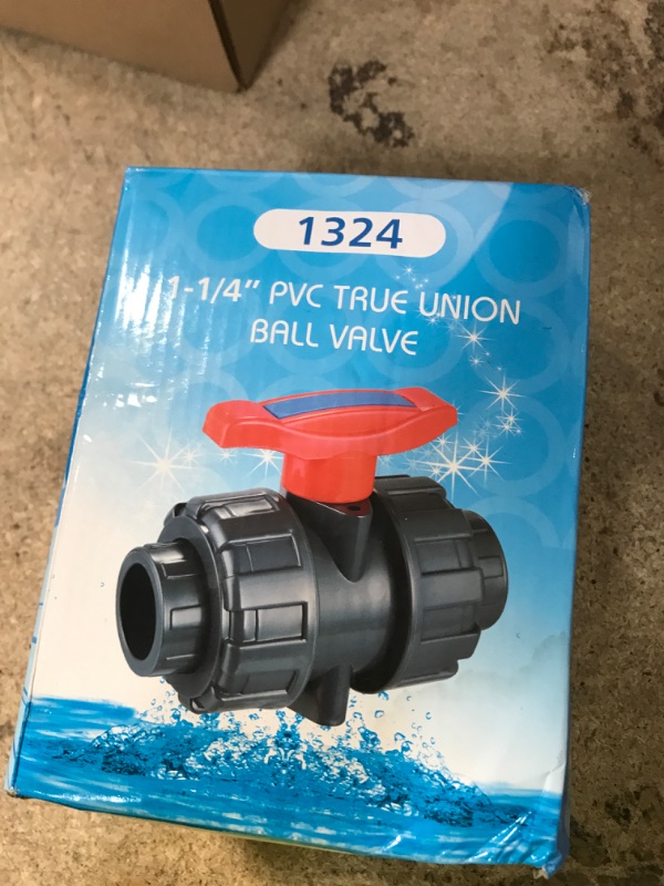 Photo 1 of 1-1/4pvc true union ball value 