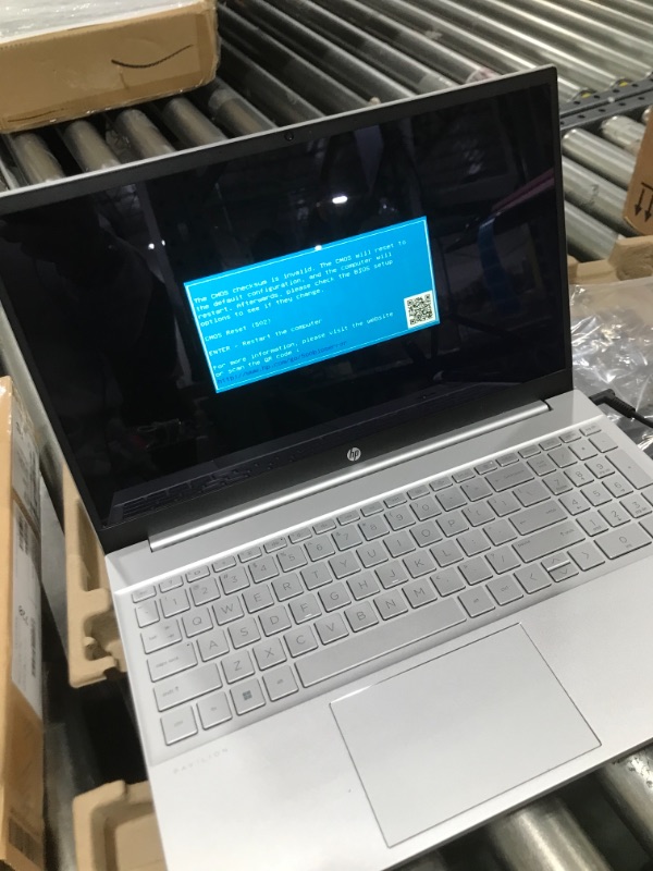 Photo 2 of HP Pavilion 15.6" Touchscreen Laptop - AMD Ryzen 7 5825U - 1080p - Windows 11 Notebook 15-eh2085cl 16GB RAM 512GB SSD
