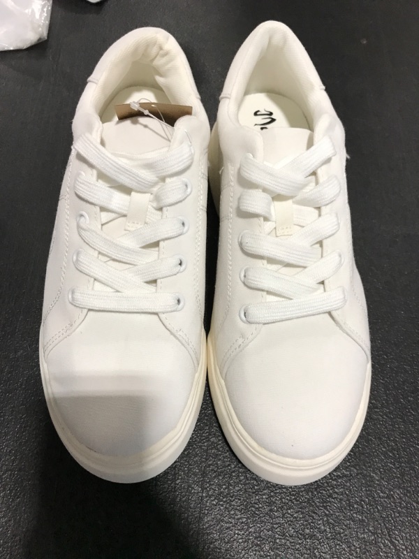 Photo 2 of [Size 8] Women's Mad Love Sia Sneakers -White