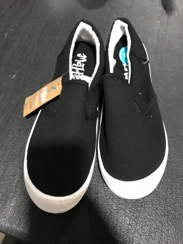 Photo 2 of [Size 8] Women's Mad Love Kasandra Slip-on Canvas Sneakers -Black
