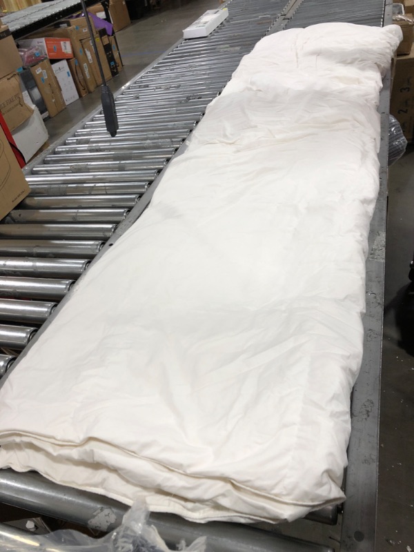 Photo 1 of Generic Comforter, White, Size: 