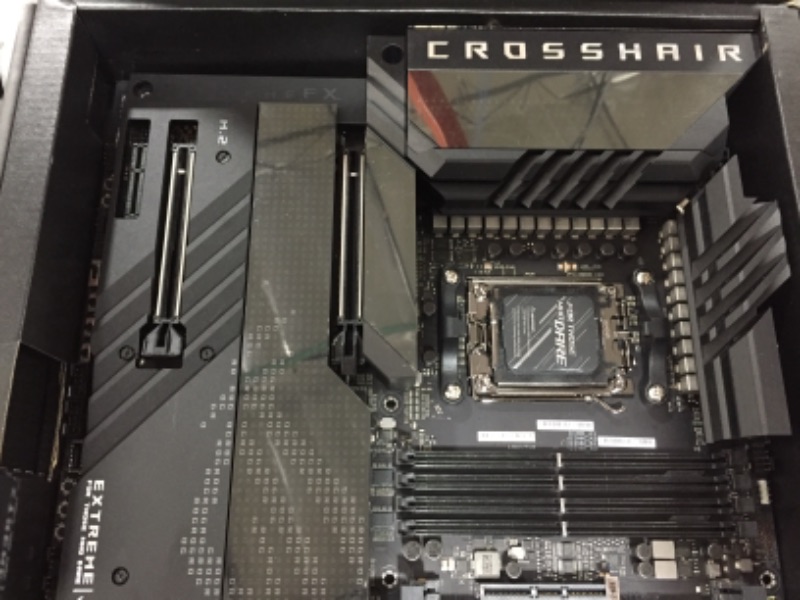 Photo 6 of ASUS ROG Crosshair X670E Extreme(WiFi 6E) Socket AM5(LGA 1718) Ryzen 7000 EATX Gaming Motherboard(20+2 Power Stages, PCIe® 5.0, DDR5, 5xM.2 Slots,USB 3.2 Gen 2x2 Front-Panel,USB4™ Ports,Anime Matrix)