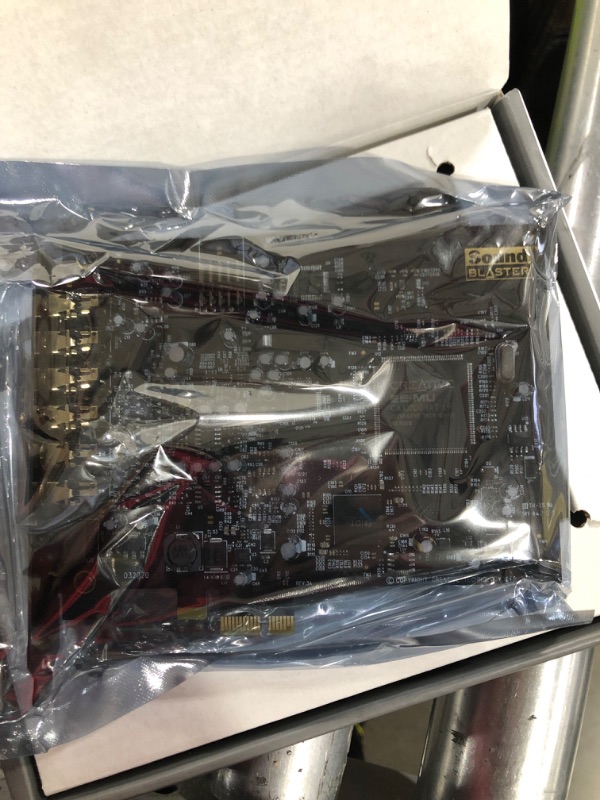 Photo 2 of Creative Sound Blaster Audigy PCIe RX 7.1 Sound Card with High Performance Headphone Amp