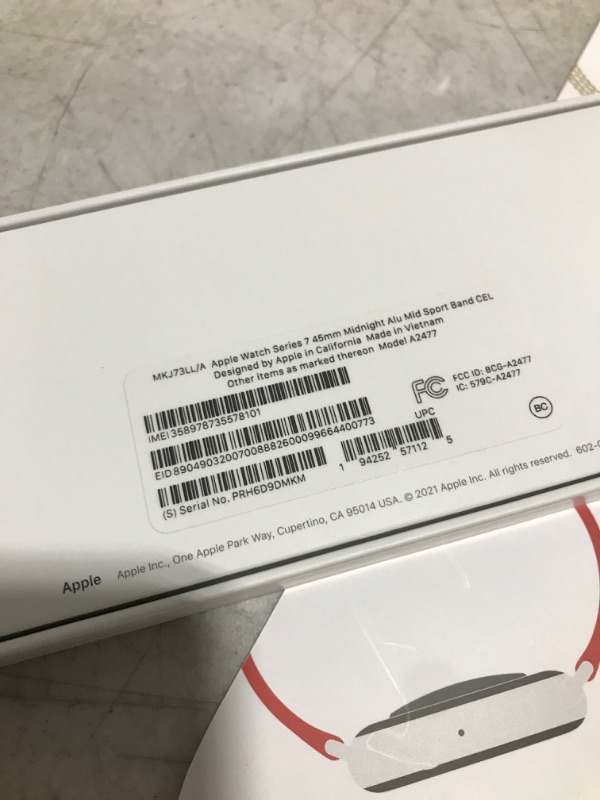 Photo 9 of Apple Watch Aluminum Series 7 (GPS + Cellular) - Size
45mm


