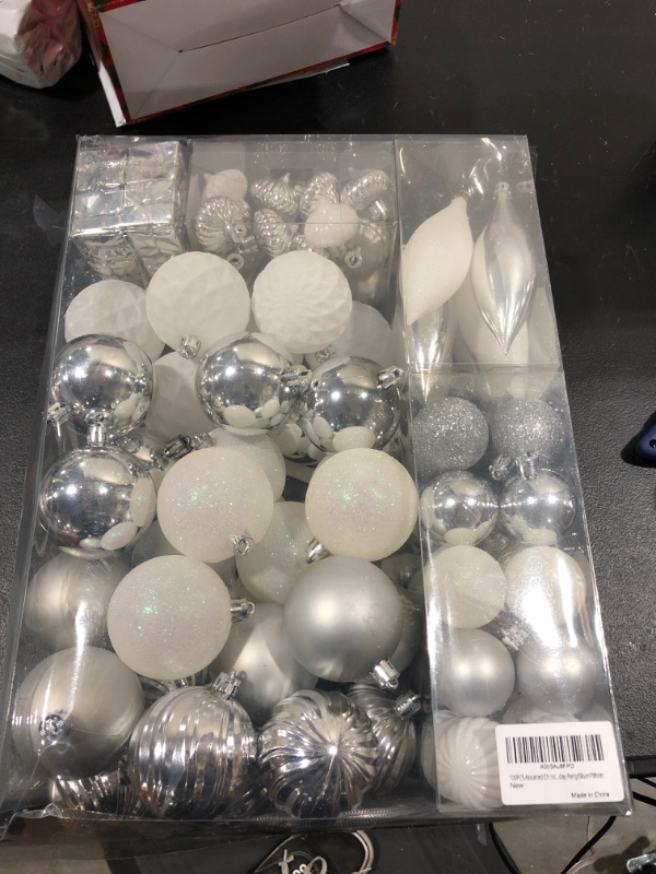 Photo 3 of 100PCS Assorted Christmas Balls Tree Ornament Set,Shatterproof Assorted Hanging Decorations in a Gift Package,Glitter Acorn,Ball,Gift Box Pendants,Tree Top for Xmas Tree Holiday Party(Silver/White)
