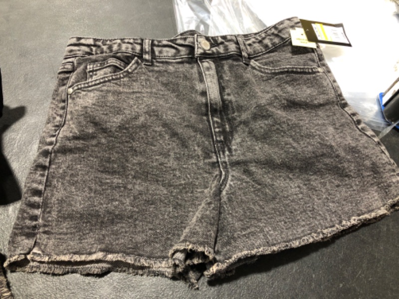 Photo 2 of ART CLASS BLACK WASH JEAN SHORTS SIZE XL 