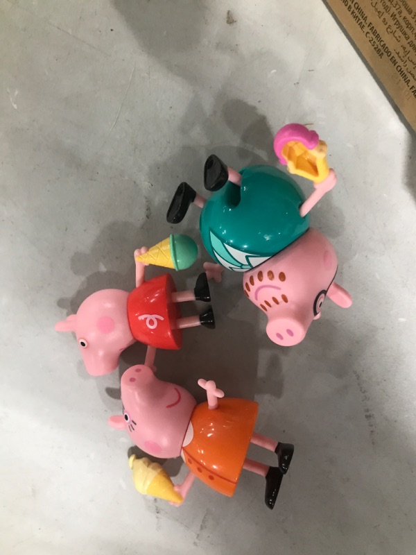 Photo 2 of Peppa Pig Peppa's Adventures Peppa's Family Ice Cream Fun Figure 4-Pack Toy, 4 Family Figures with Frozen Treats, Ages 3 and Up