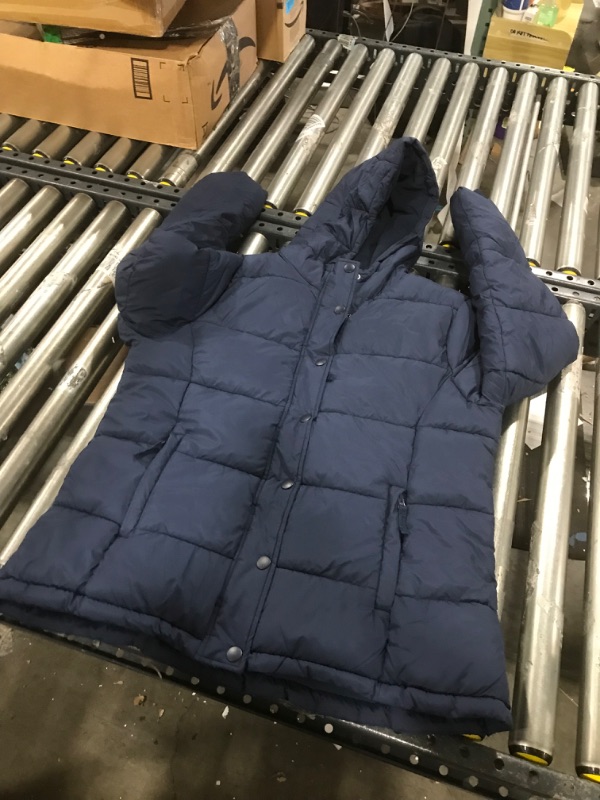 Photo 2 of Amazon Essenentials Lightweight Puffer Jacket (XL)