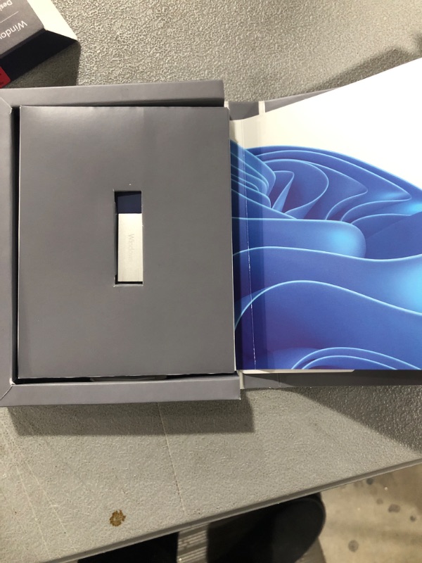 Photo 1 of Microsoft Windows 11 Pro (USB)