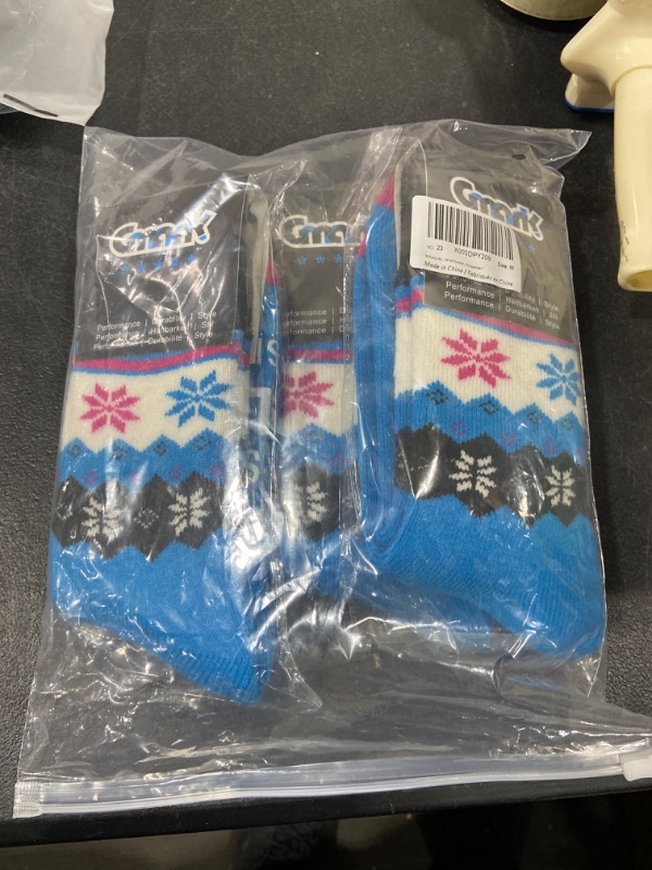 Photo 2 of Novelty Winter Socks, Gmark Unisex Xmas Gifts Vintage Warm Winter Socks
SIZE M 
