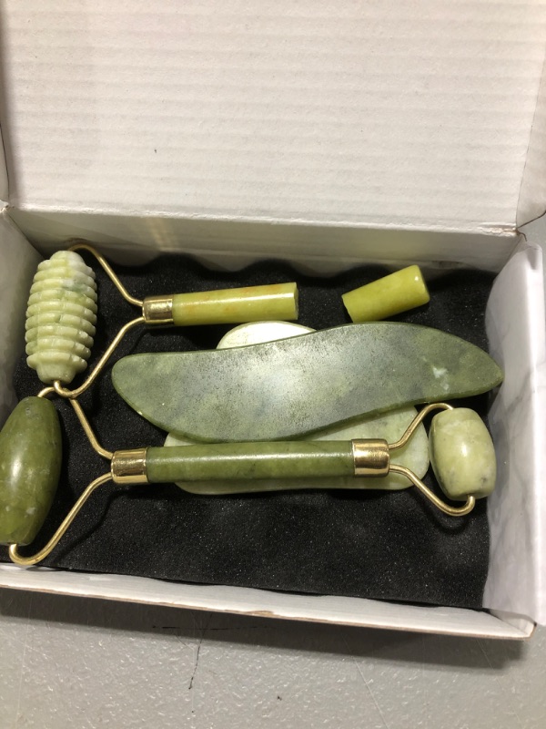 Photo 2 of 4-pcs Jade Roller and Gua Sha Set