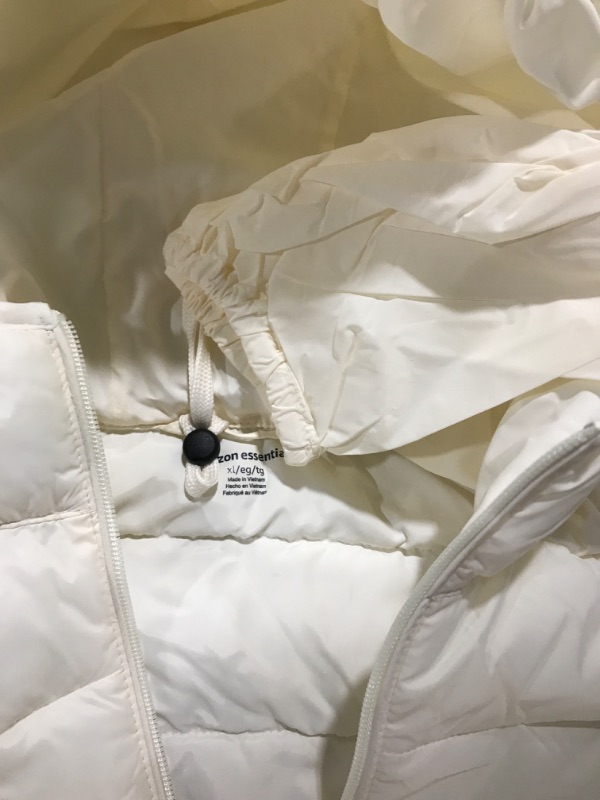 Photo 2 of Amazon Essentials Packable Puffy Jacket Size XL 