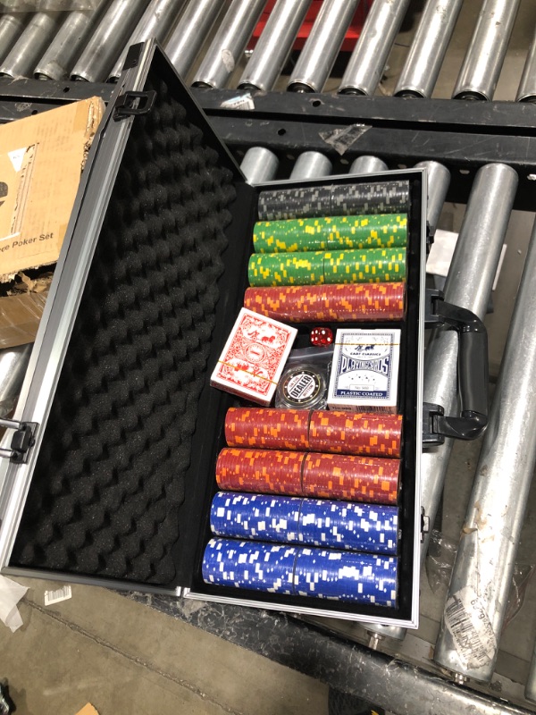 Photo 2 of Comie Clay Poker Chips,400PCS 14 Gram Poker Chip Set with Deluxe Travel Case, Numbered Chips,Poker Set for Texas Holdem Blackjack Gambling