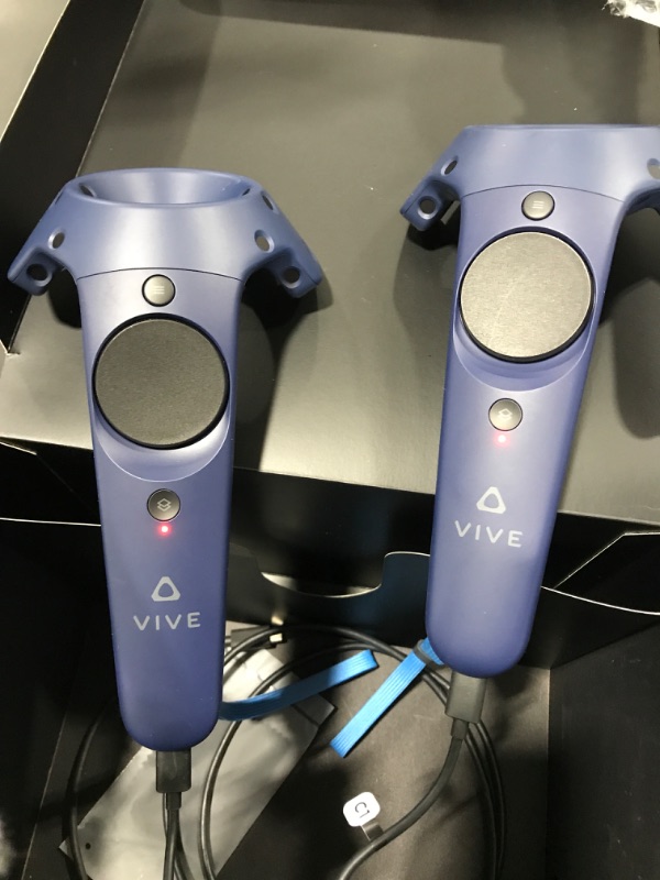 Photo 2 of VIVE Pro 2 Full Kit - Bundle