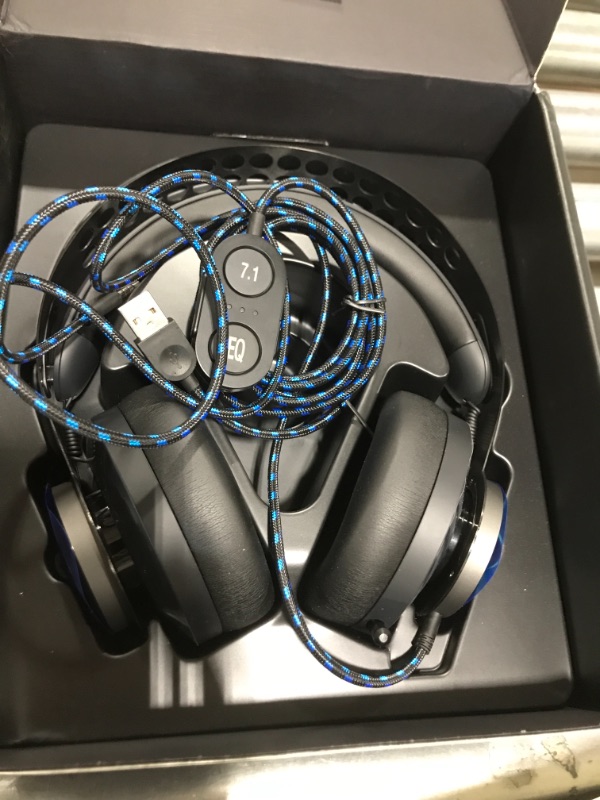 Photo 1 of Lenovo Legion H500 PRO 7.1 Surround Sound Gaming Headset, Noise-Cancelling Mic, Memory Foam & PU Leather Earcups, Stainless Steel Headband, PC, PS4, Xbox One, Nintendo Switch, GXD0T69864, Black
