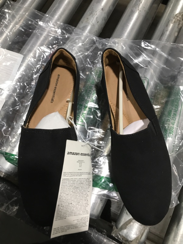 Photo 1 of AMAZON ESSENTIALS BLACK WOMENS FLATS
SIZE- 8