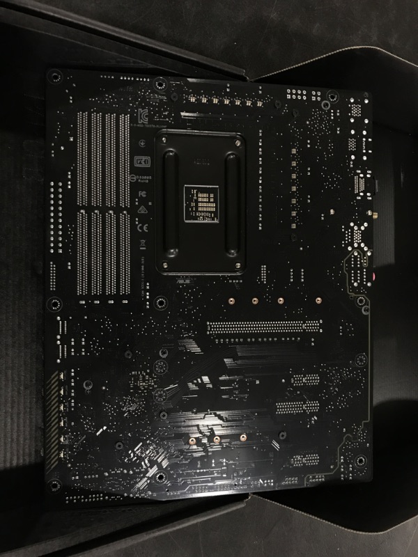 Photo 7 of MSI Meg X570 Unify (AMD AM4, DDR4, PCIe 4.0, SATA 6GB/s, M.2, USB 3.2 Gen 2, Ax Wi-Fi 6, Bluetooth 5, ATX)
