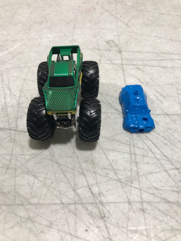 Photo 2 of DieCast Hot Wheels Monster Trucks Snake Bite Vinny Venom (Green) 28/75 - 1:64 Scale Truck with Connect and Crash Car (GDG83)
