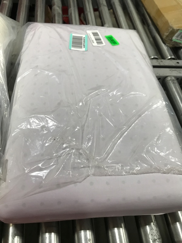 Photo 1 of 1 memory foam pillow