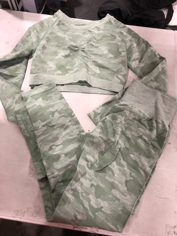 Photo 1 of 2 PIECE ATHLETIC SET GREEN SIZE L 