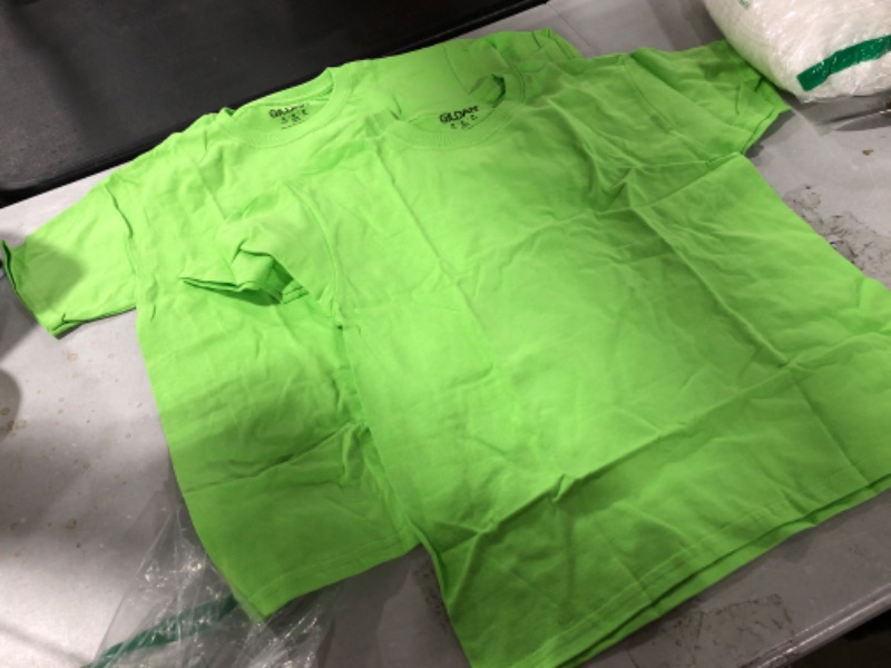 Photo 1 of 2 PIECE NEON GILDAN T SHIRTS SIZE M KIDS