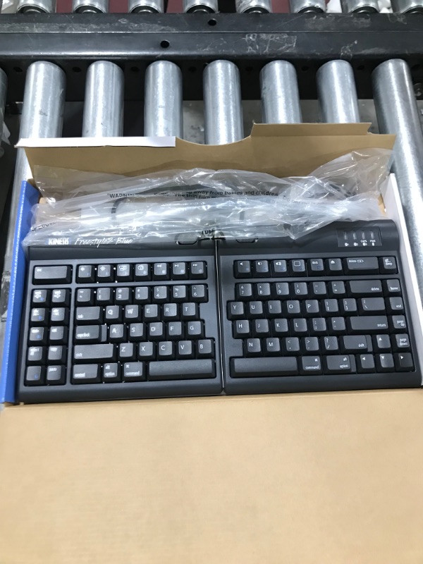 Photo 1 of KINESIS Freestyle2 Blue Wireless Ergonomic Keyboard for Mac (9" Standard Separation) Mac Layout