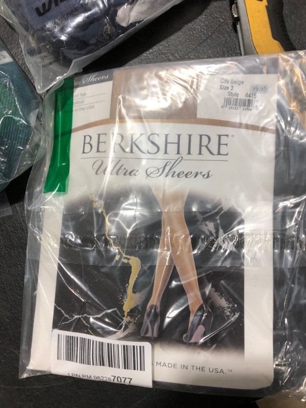 Photo 2 of Berkshire Women's Ultra Sheer Control Top Sandalfoot Pantyhose 4415 3 City Beige