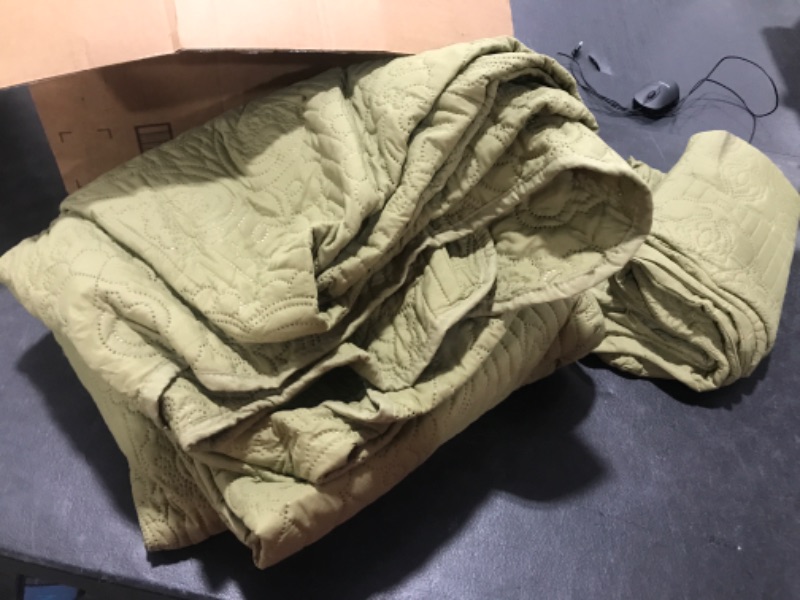 Photo 1 of 118 X 106 INCHES KING/CAL KING QUILT SET WITH SHAMS, OLIVE GREEN