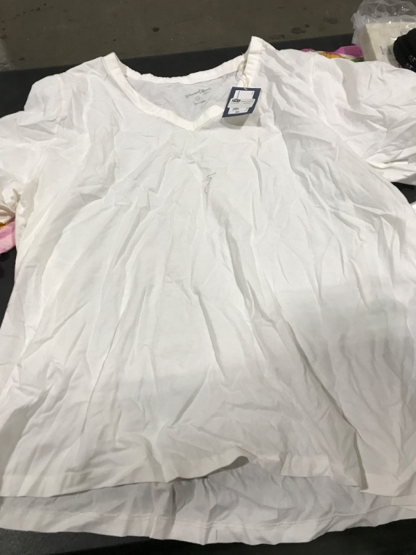 Photo 1 of 3X White Womens V-neck Shirt by Universal Threads