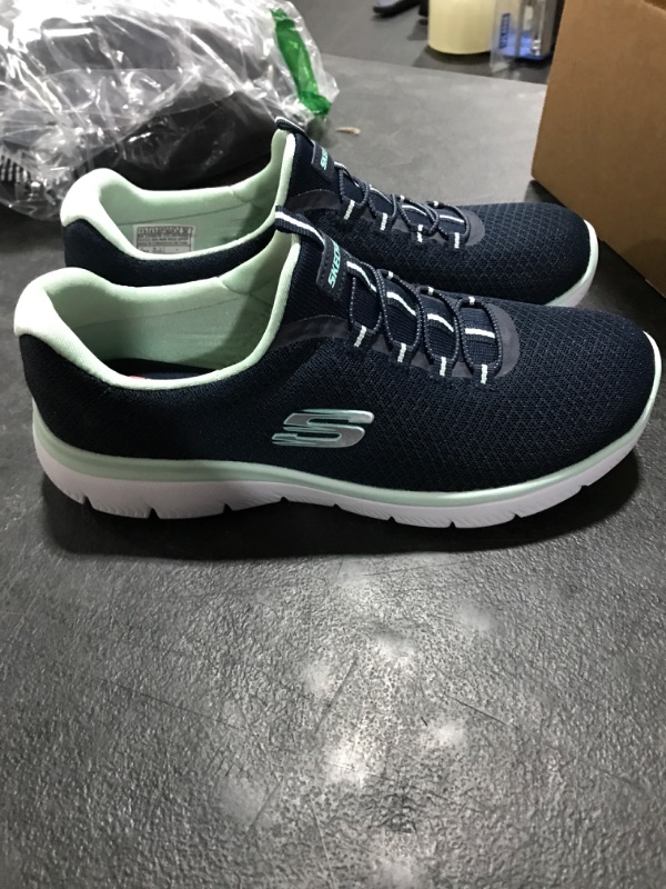 Photo 2 of 7.5 Sketchers