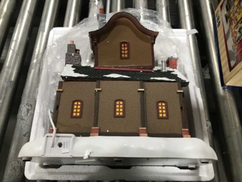 Photo 2 of Lemax 35558 SANTA'S WORKSHOP Lighted Building Animated Christmas Village S O Scale