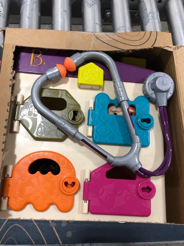 Photo 2 of B. toys by Battat - B. Pet Vet Toy - Doctor Kit for Kids Pretend Play (8 pieces), Multicolor