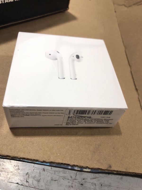 Photo 2 of Apple AirPods with Charging Case 