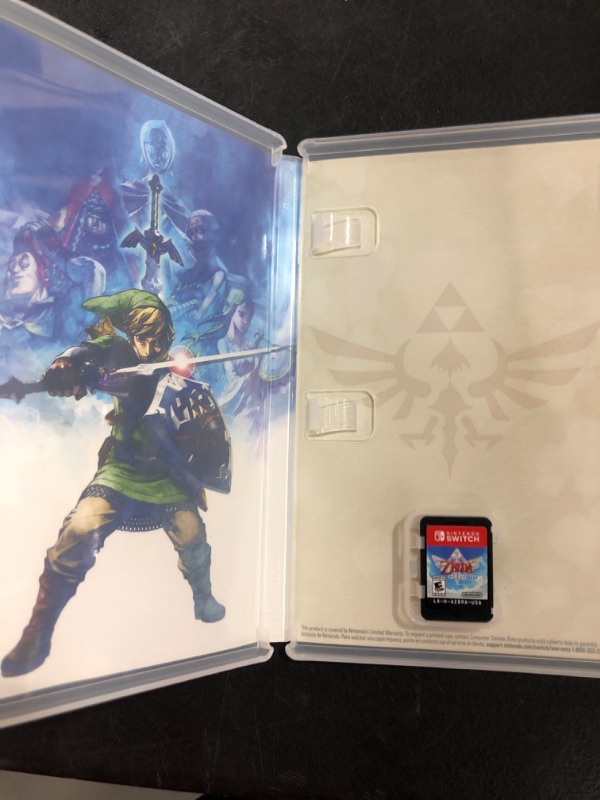 Photo 2 of The Legend of Zelda: Skyward Sword HD - Nintendo Switch Nintendo Switch Standard